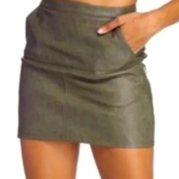 Stella Luce Dresses & Skirts - Stella Luce faux leather suede green large skirt